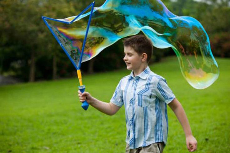 d1c1c8afaa3aa6826d659871b2ce323e--giant-bubbles-children-toys